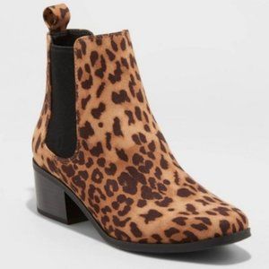 A NEW DAY Ellie Ankle Booties Leopard Chelsea Microsuede Slip On Size 6